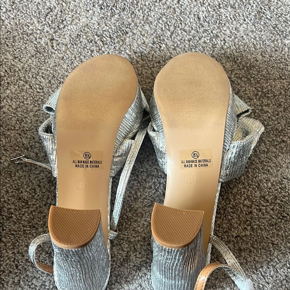 Lulus heels - Picture 4 of 5